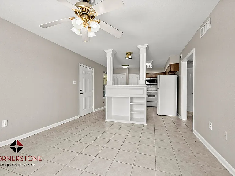 445 W Parker Blvd #4 — Photo 5