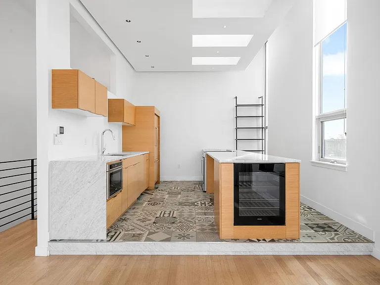 1125 W 37th Ave — Photo 7