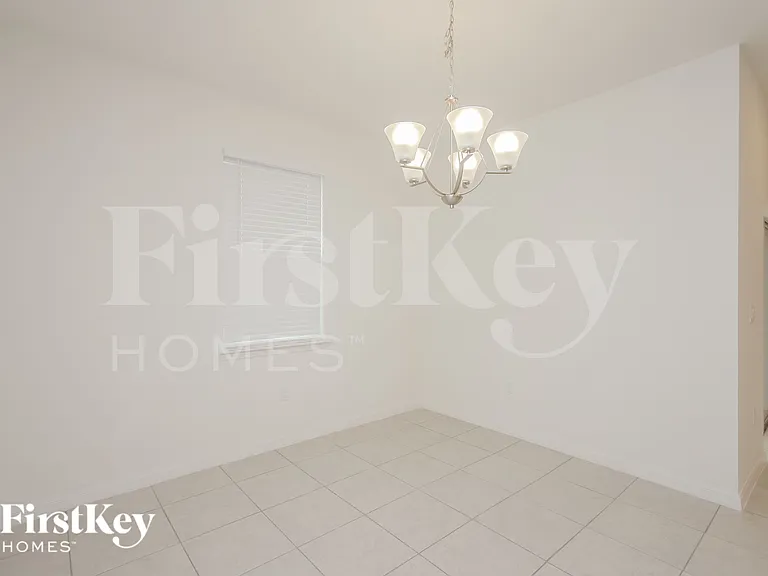 328 Corbel Ln — Photo 2