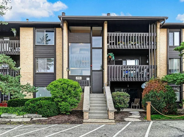6182 Pinewood Ct APT 107, Willowbrook, IL 60527
