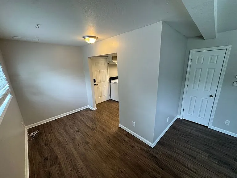 2929 E University St #5 — Photo 4