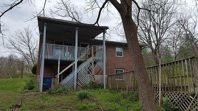 2nd image of 215 Jane St