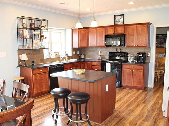 4th image of 113 Granger Ln