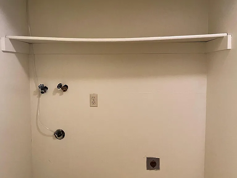 338 E Center St — Photo 15