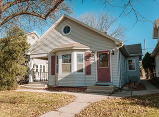 860 S 76th St, West Allis, WI 53214