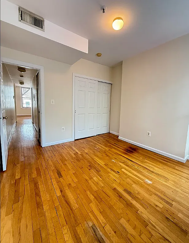 110 Morris St — Photo 4