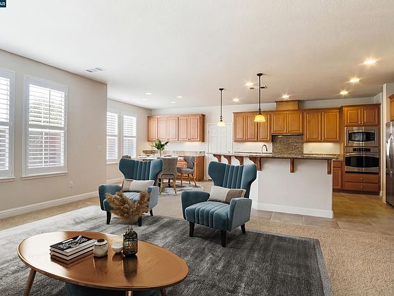 4th image of 1013 Hollyhock Dr