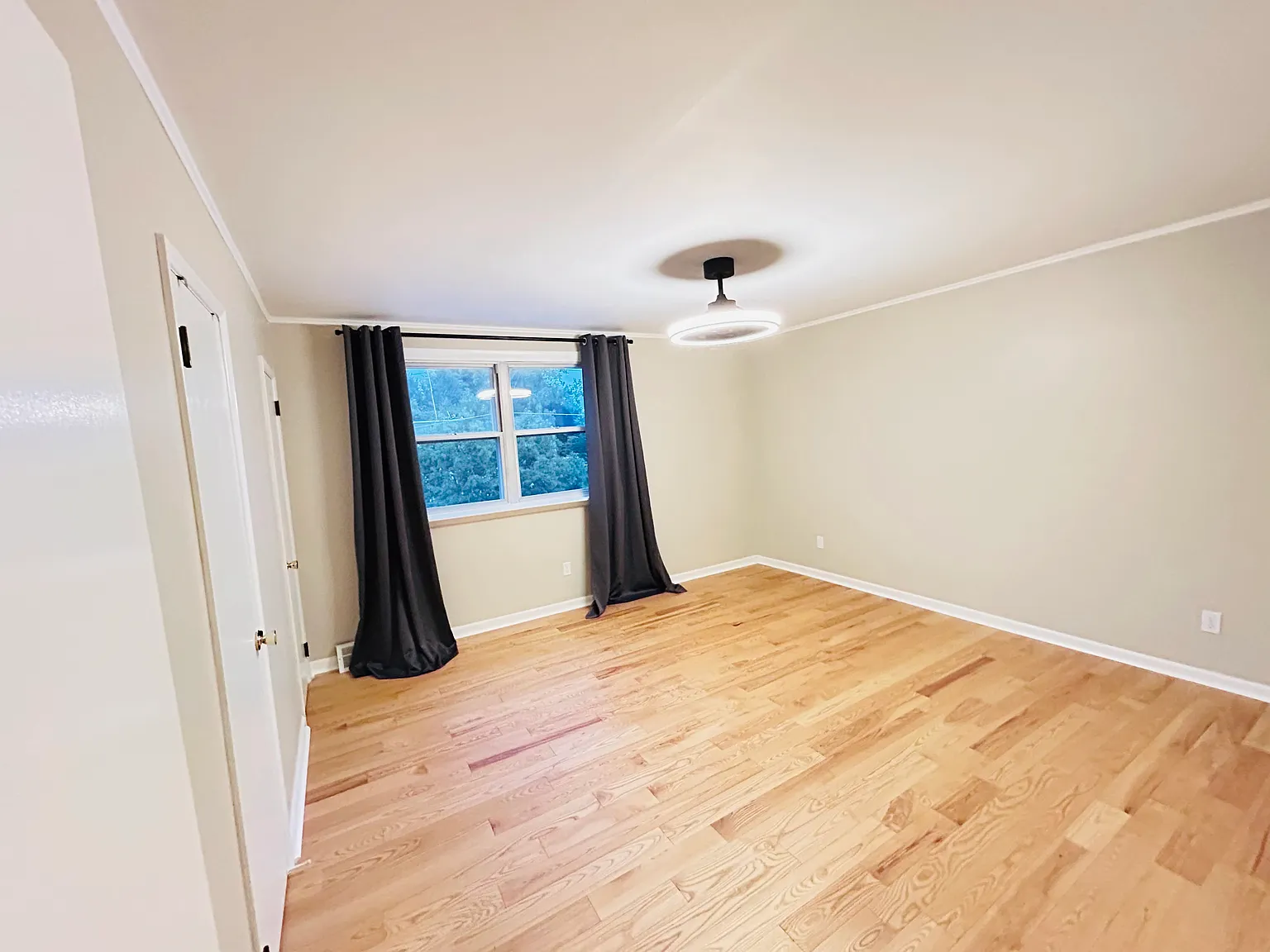 3 bed, 800 sqft, $2,000 — Photo 2
