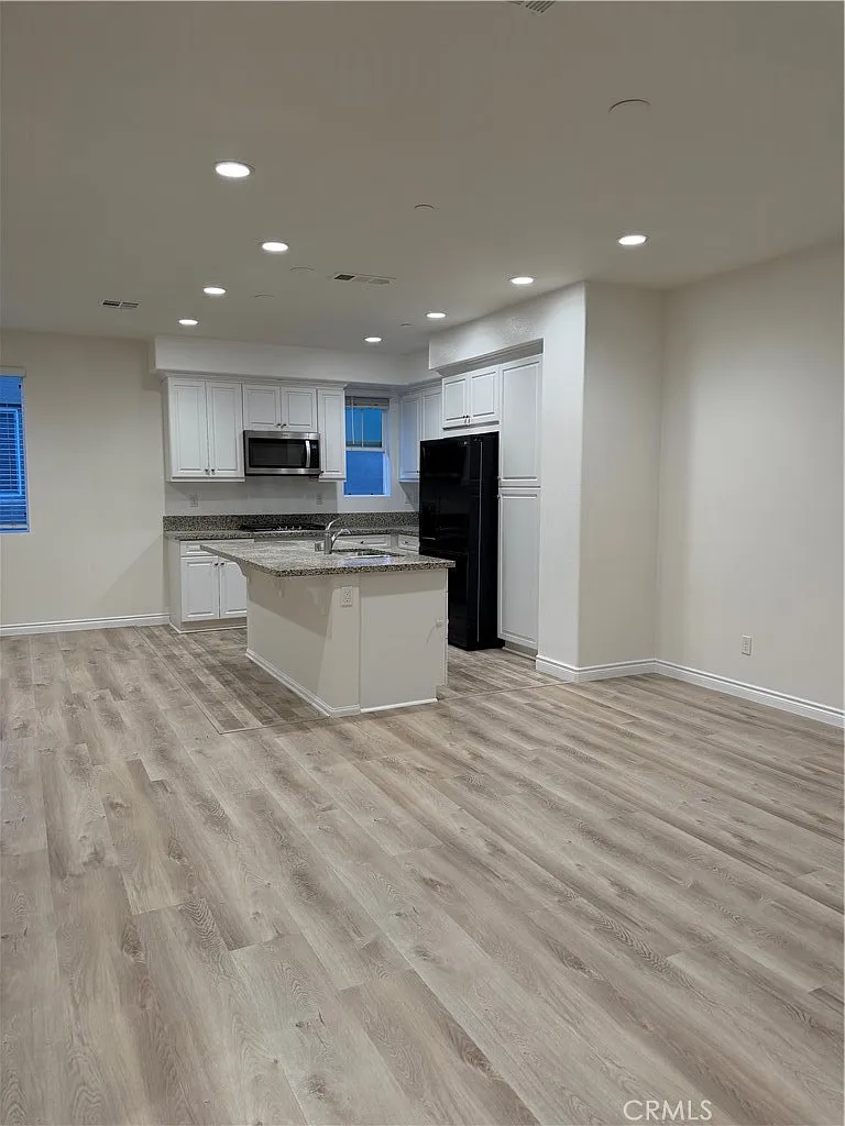 3 bed, 2.5 bath, 1614 sqft, $3,280 — Photo 4