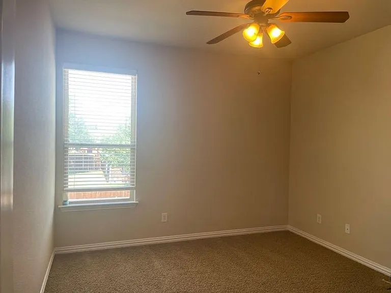 2444 Sunderland Ln — Photo 12
