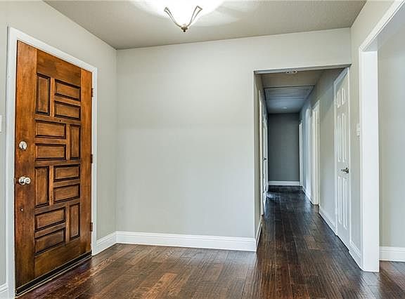 3rd image of 3056 Selma Ln
