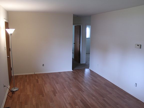 3rd image of 633 Morning Glory Ln