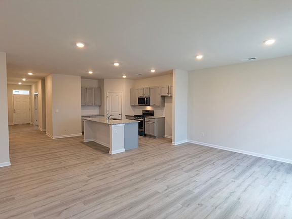 4th image of 4014 Penwood Pl