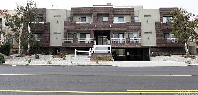 1st image of 13512 Moorpark St #107