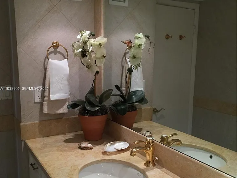 1121 Crandon Blvd #F1107 — Photo 9
