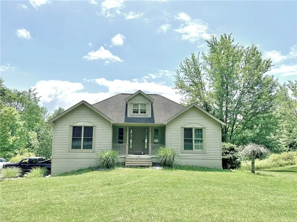5702 County Line Rd, New Castle, PA 16101