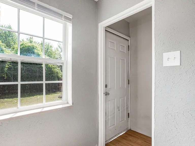 1304 Grant Dr — Photo 10