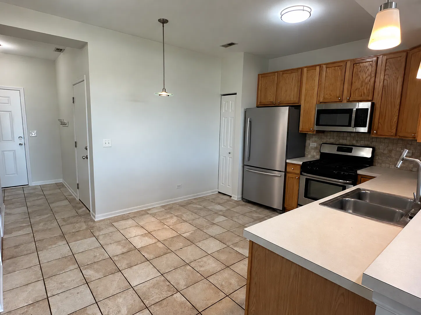 2 bed, 1.5 bath, 1296 sqft, $2,150 — Photo 4