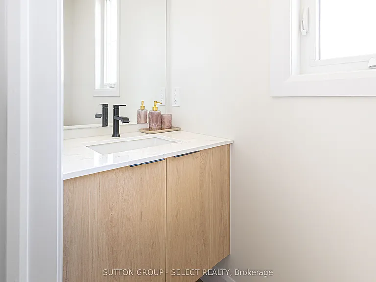233 Upper Queen St #6 — Photo 19