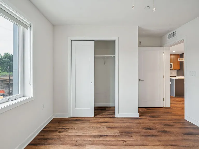 Graduate Pointe — Photo 255