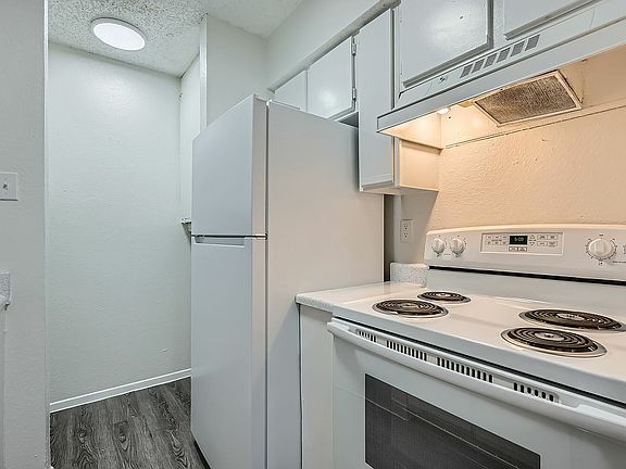 3700 S Tyler St 102 - Web Quality - 005 - 06 Kitchen