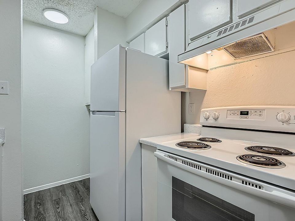 3700 S Tyler St 102 - Web Quality - 005 - 06 Kitchen