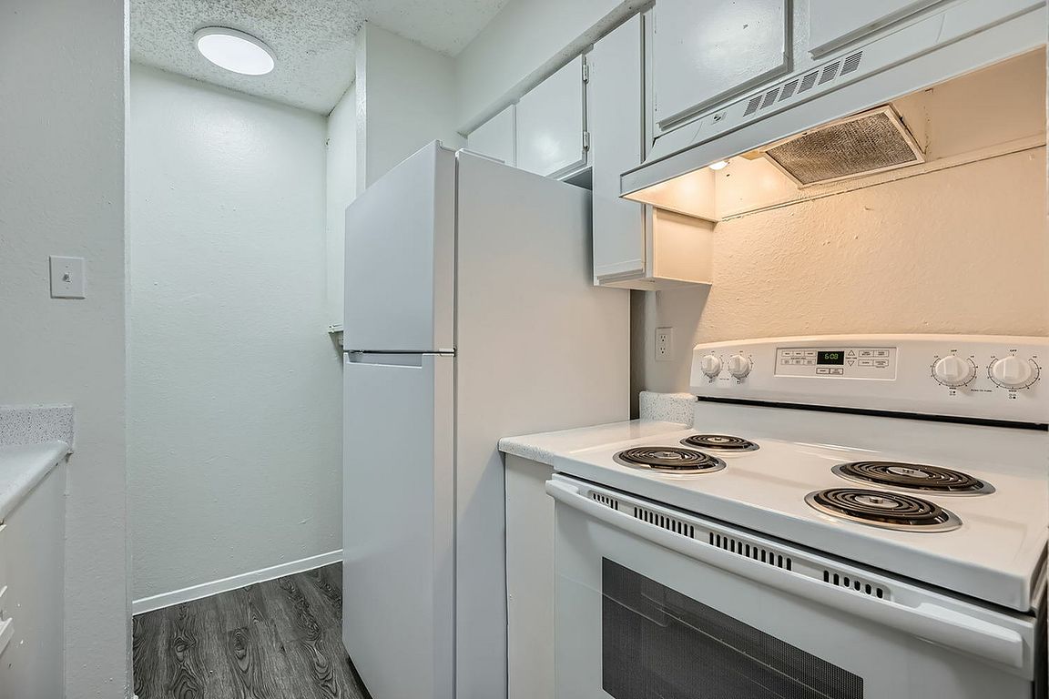 3700 S Tyler St 102 - Web Quality - 005 - 06 Kitchen