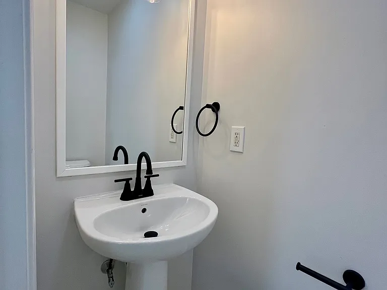 185 Henry St #C — Photo 4