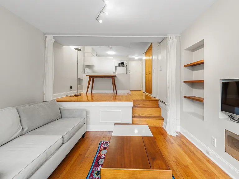 211 Thompson St #5M — Photo 5