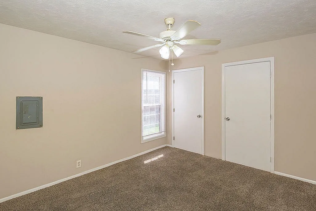 Shady Tree Apartments — Photo 2
