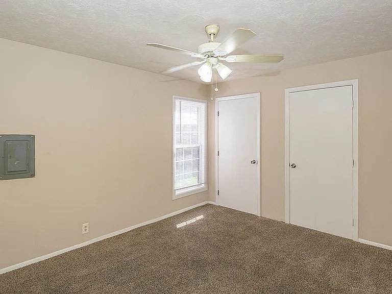 Shady Tree Apartments — Photo 2