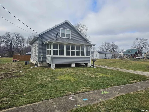 520 Monson St, East Peoria, IL 61611
