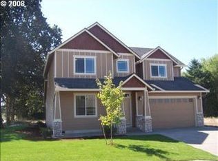 418 N 4th St, Carlton, OR 97111