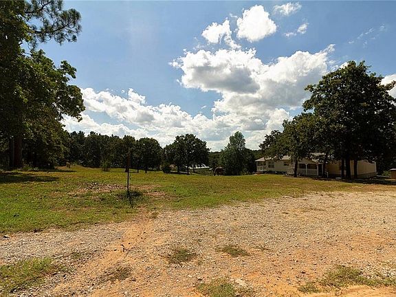 5th image of 16017 Hemlock Dr