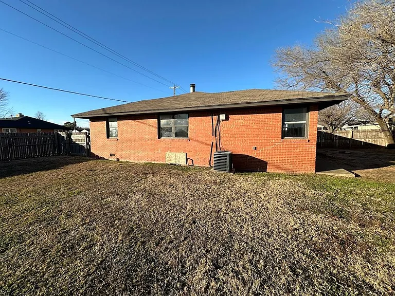 5900 S Blackwelder Ave — Photo 13
