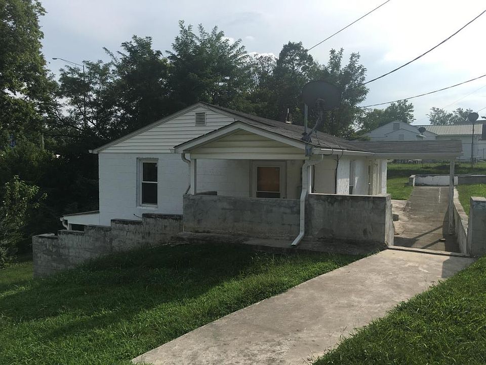 2nd image of 2328 Wheeler St