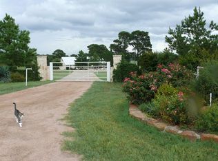 153 Country Ln, McDade, TX 78650