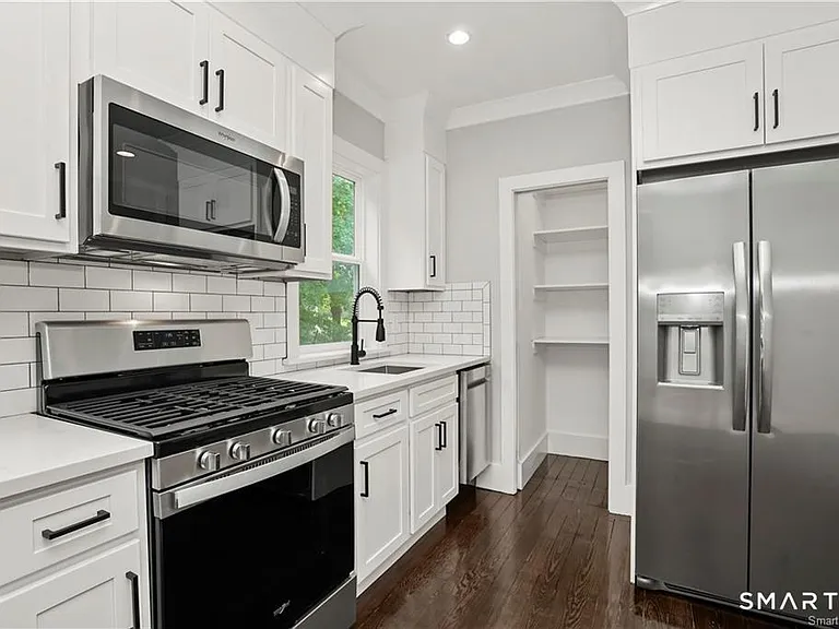 174 Coram Ave #2B — Photo 2