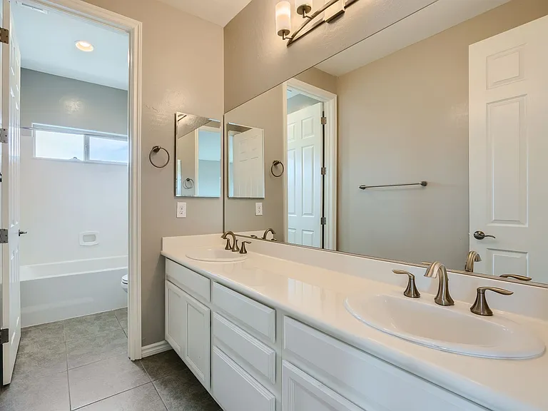 12165 Edgehurst Ct — Photo 18
