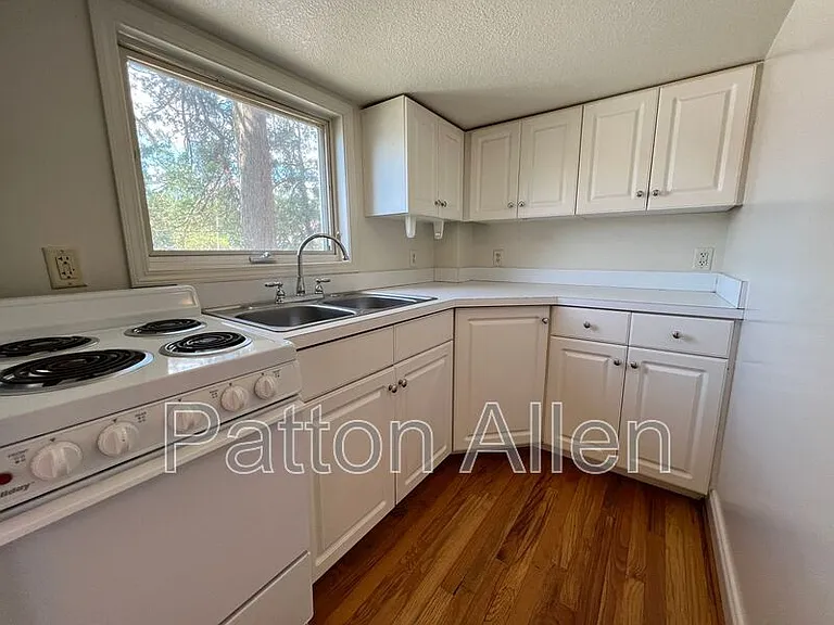 43 Ravenscroft Dr #4 — Photo 5