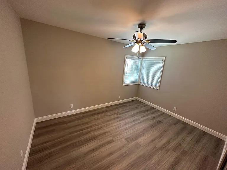 5235 Acacia St — Photo 9