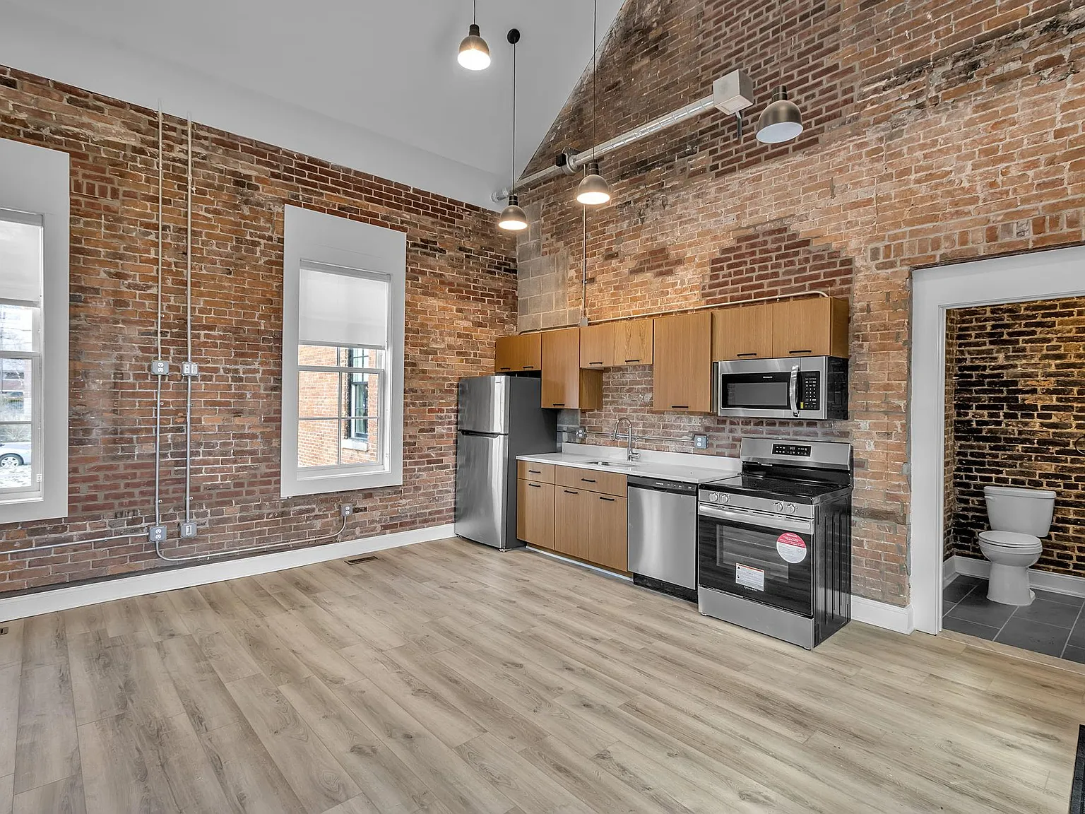 2 bed, 1.5 bath, 754 sqft, $2,300 — Photo 2