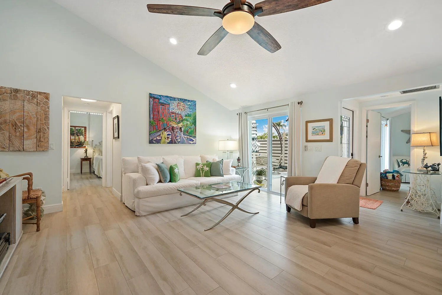 2 bed, 2.0 bath, 1100 sqft, $7,700 — Photo 3