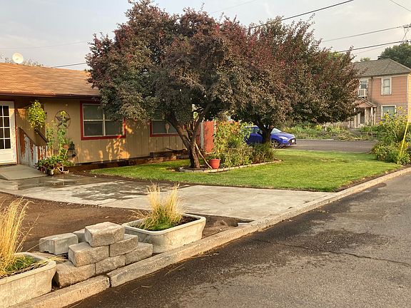 2nd image of 640 NE Fairview St