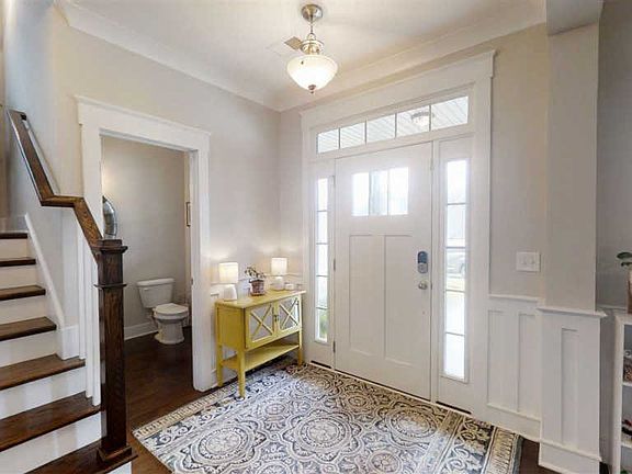 5th image of 221 Coronet Ln