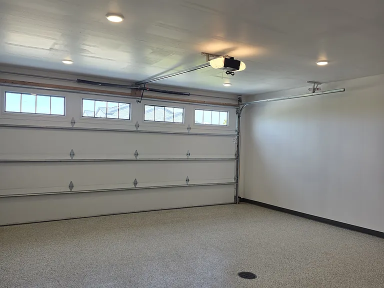414 N Almond Ave — Photo 16