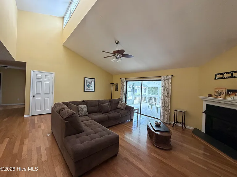 32 Martin Dr #A — Photo 9