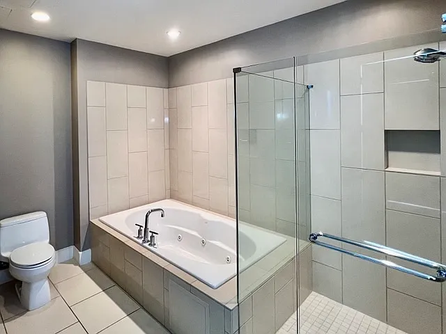 610 E Market St #2607 — Photo 5