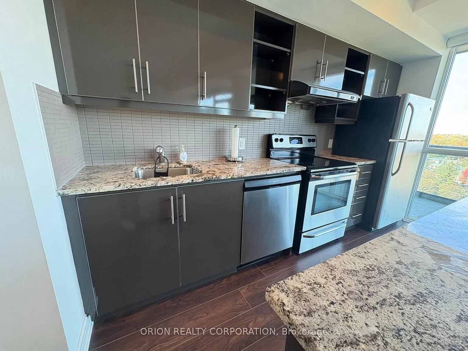 3 bed, $3,125 — Photo 2
