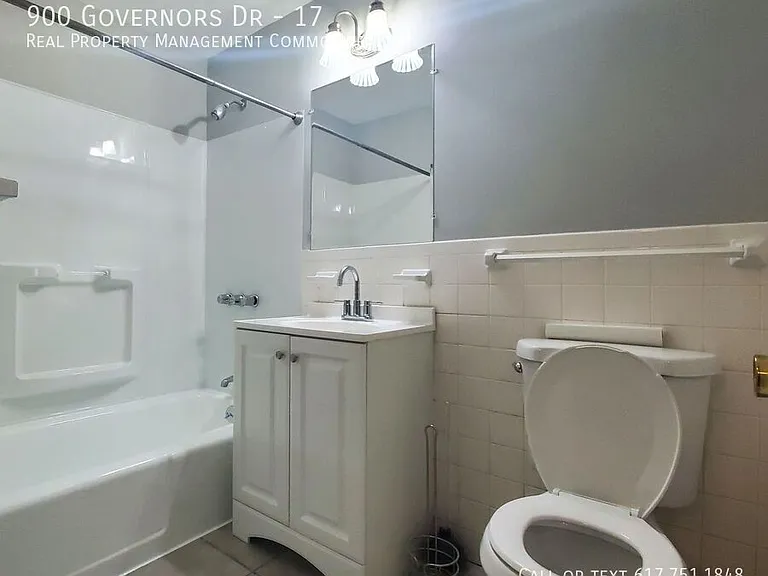 900 Governors Dr #17 — Photo 11